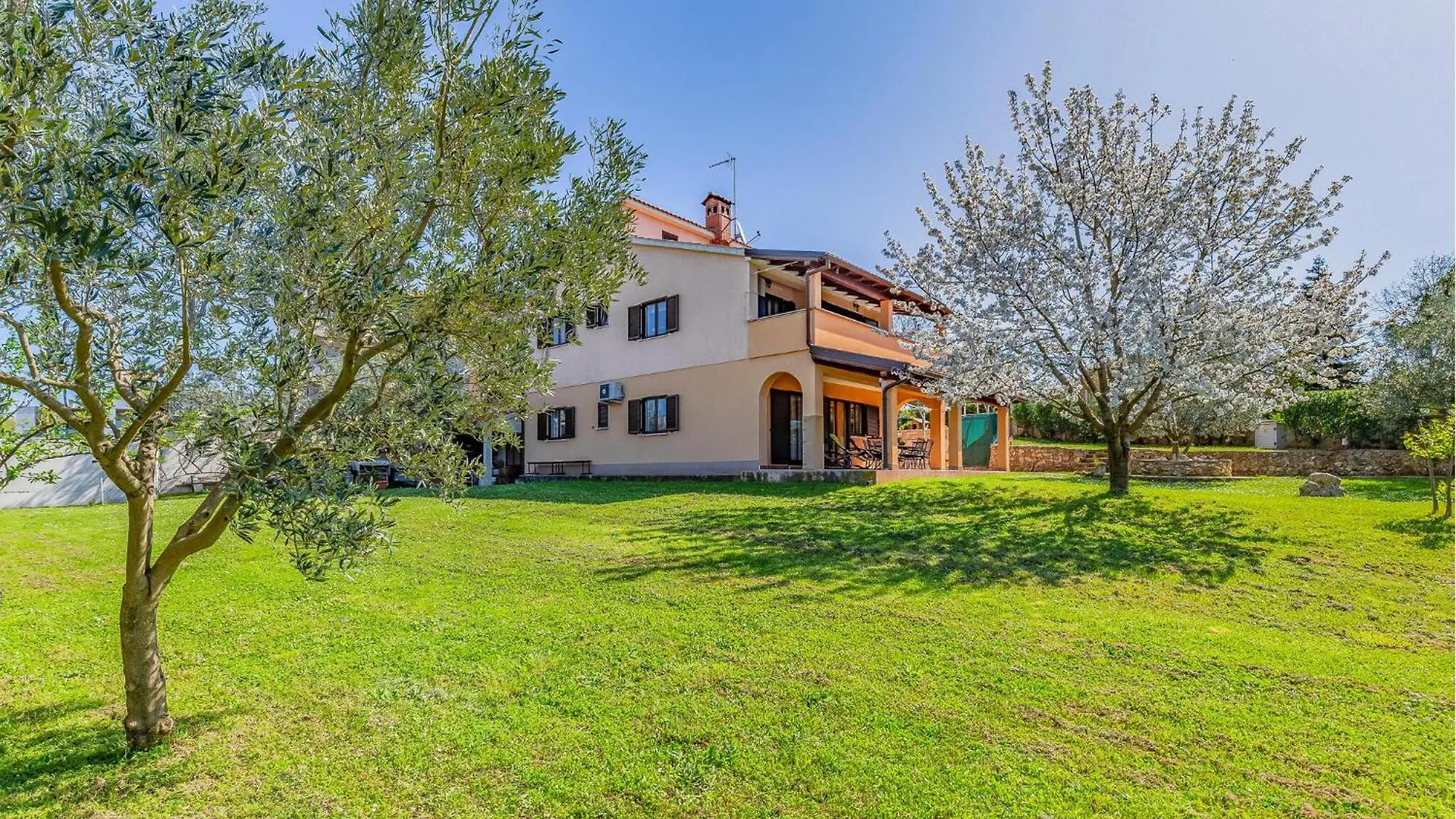 Nice Apartment In Medulin With House Sea View
